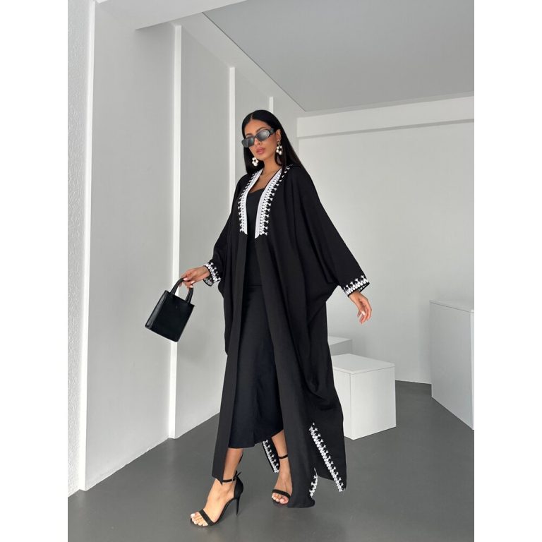 Siyah Beyaz Nakışlı Abaya (Mevsimlik Kumaş)