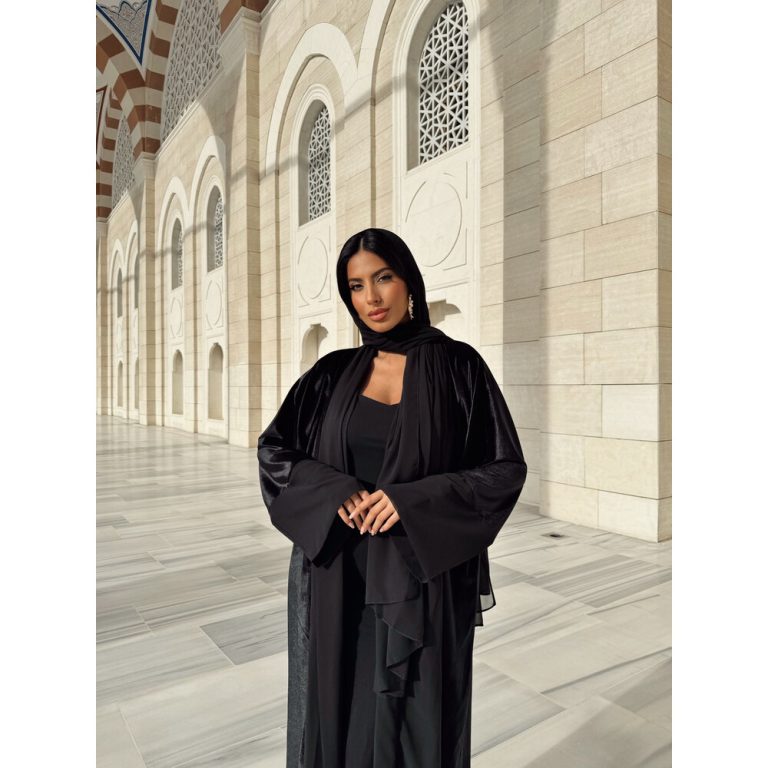 Siyah Kadife Abaya
